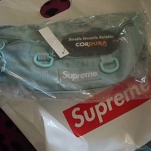 Supreme  Fanny pack